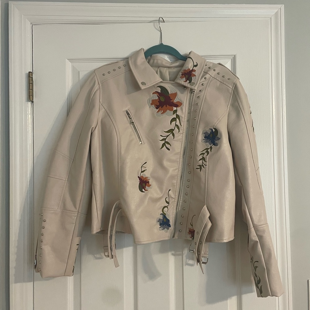 WHITE LEATHER JACKET